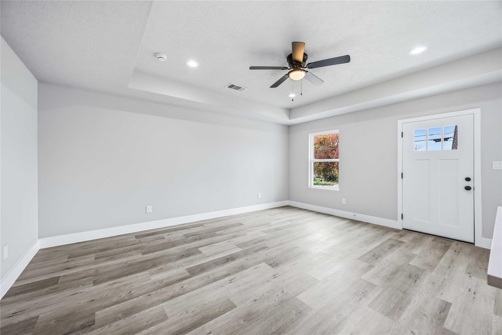 8512 Farqueson Street - Photo 5
