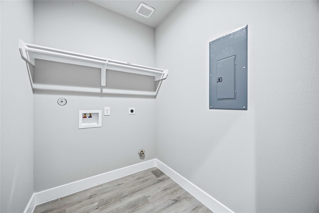8512 Farqueson Street - Photo 13