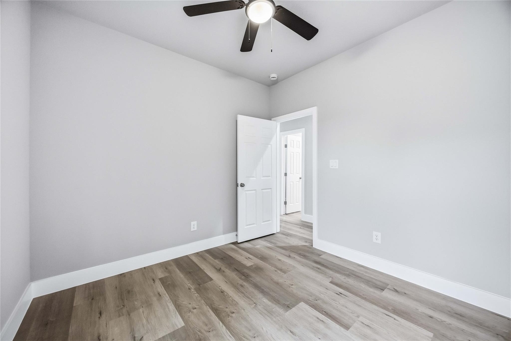 8512 Farqueson Street - Photo 16