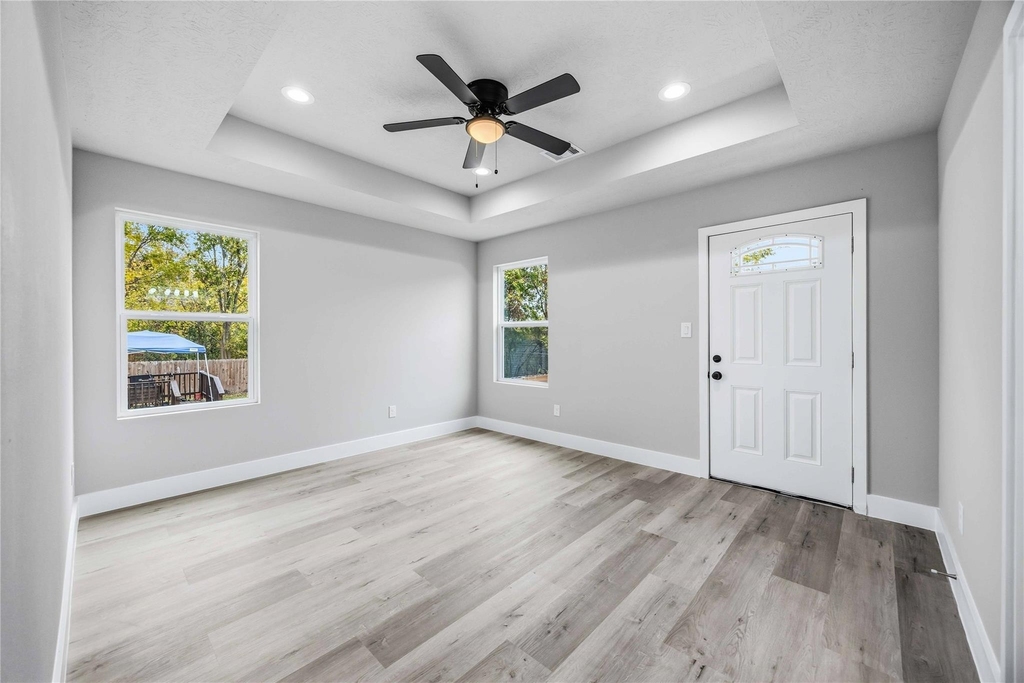 8512 Farqueson Street - Photo 21