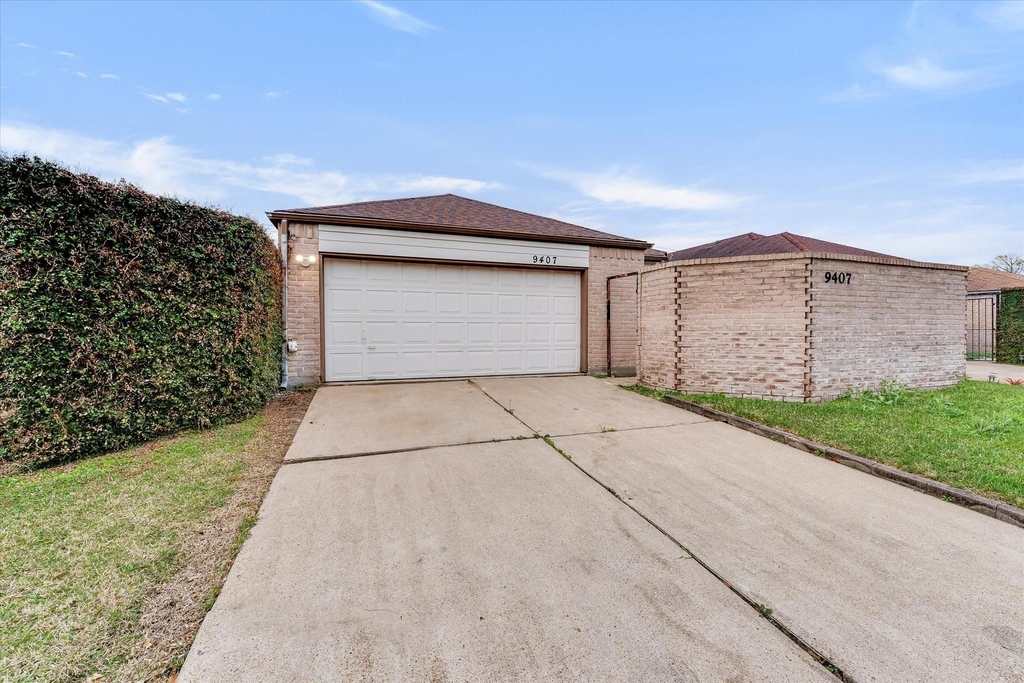 9407 Stockwell Drive - Photo 0