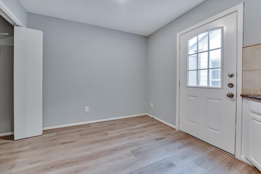 9407 Stockwell Drive - Photo 14