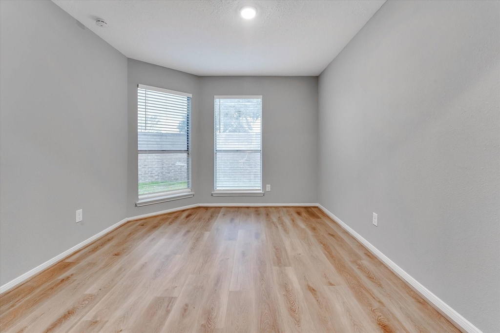 9407 Stockwell Drive - Photo 8