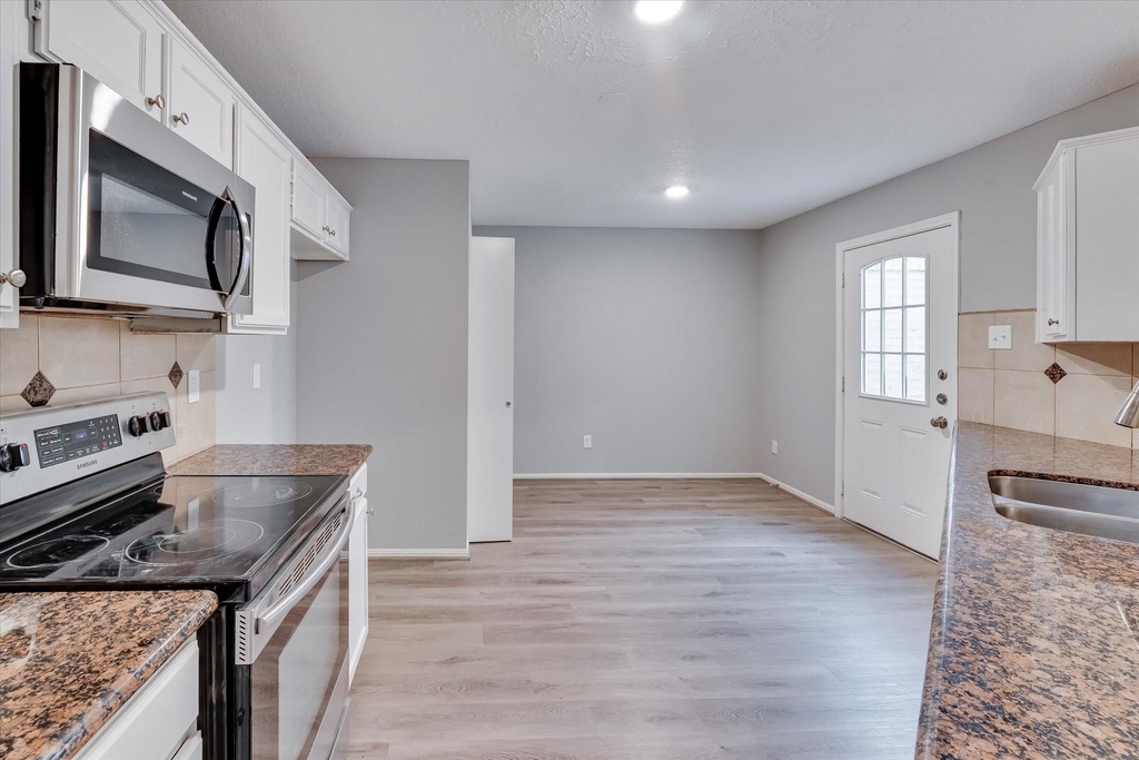 9407 Stockwell Drive - Photo 11