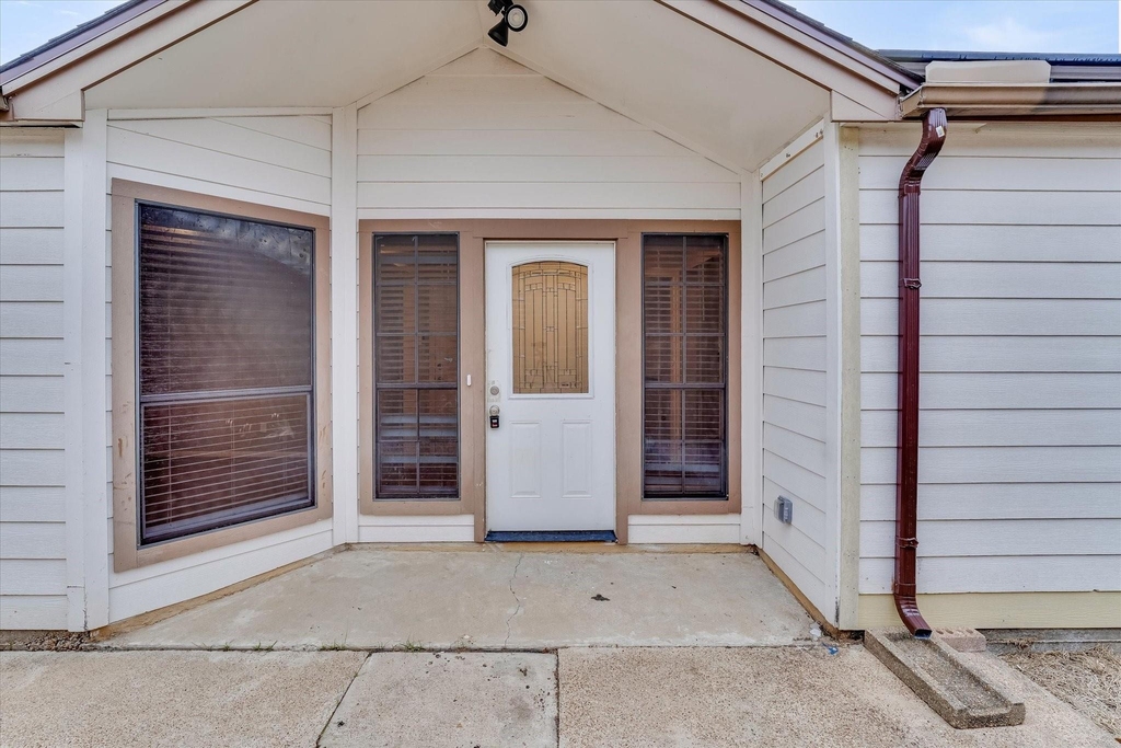 9407 Stockwell Drive - Photo 2