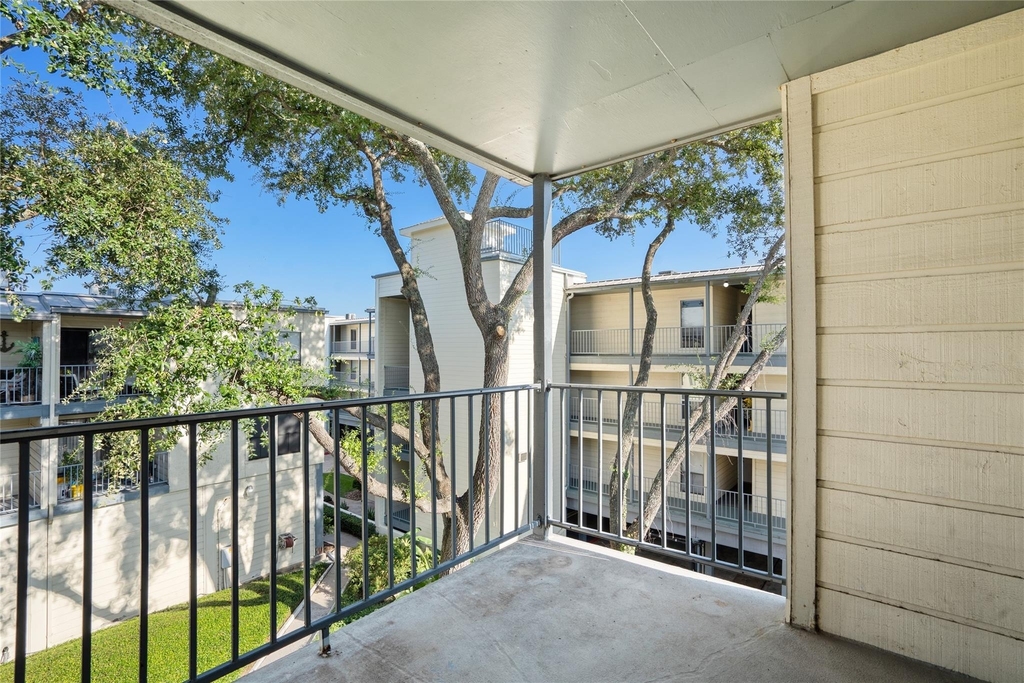 4001 Nasa Parkway - Photo 2