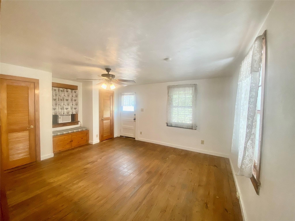 5618 Avenue L - Photo 5