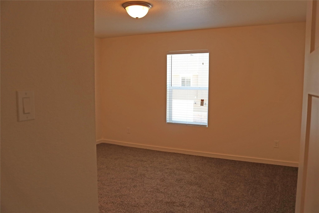 10535 Mills Road - Photo 14