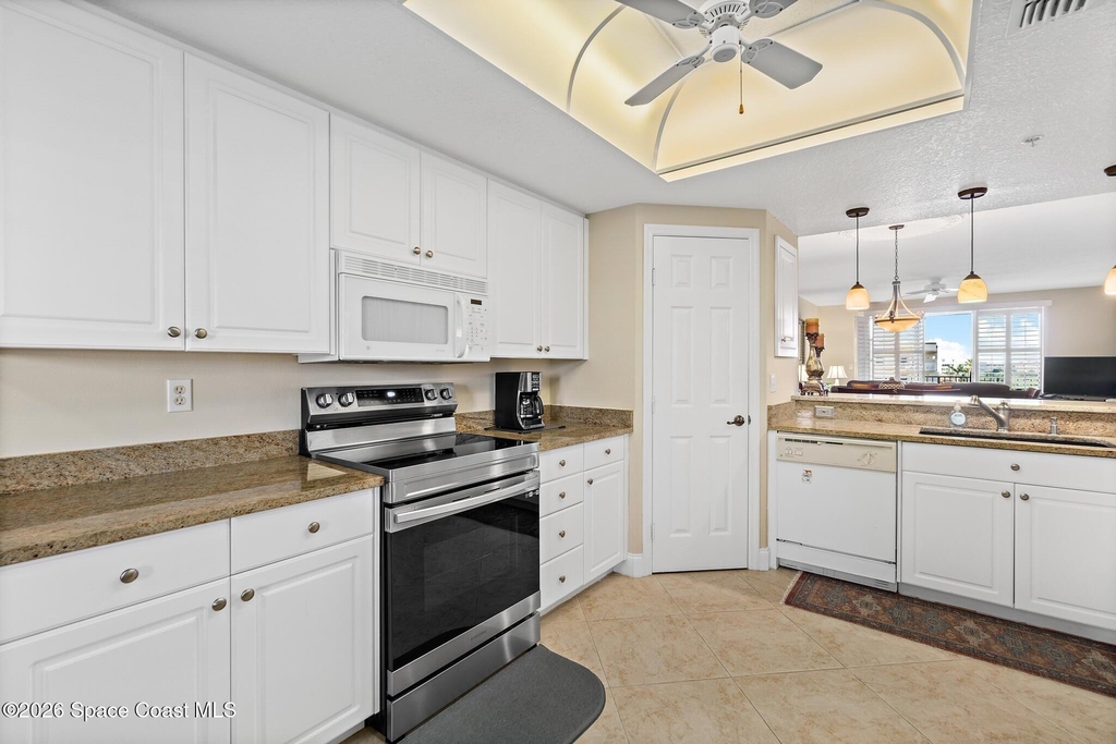 601 Shorewood Drive - Photo 7