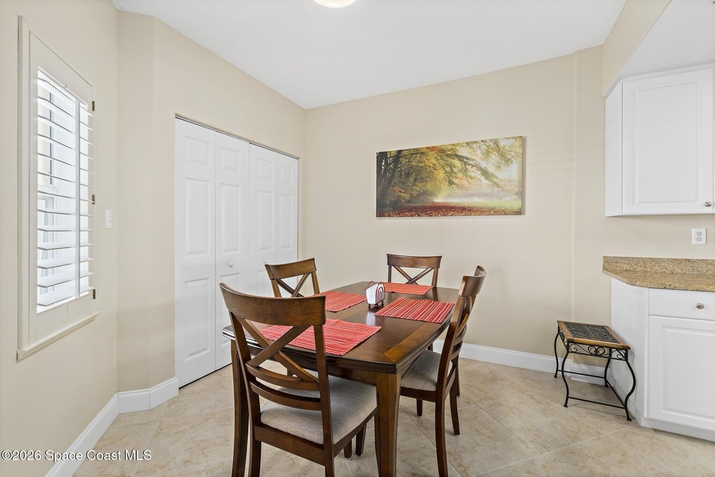 601 Shorewood Drive - Photo 4