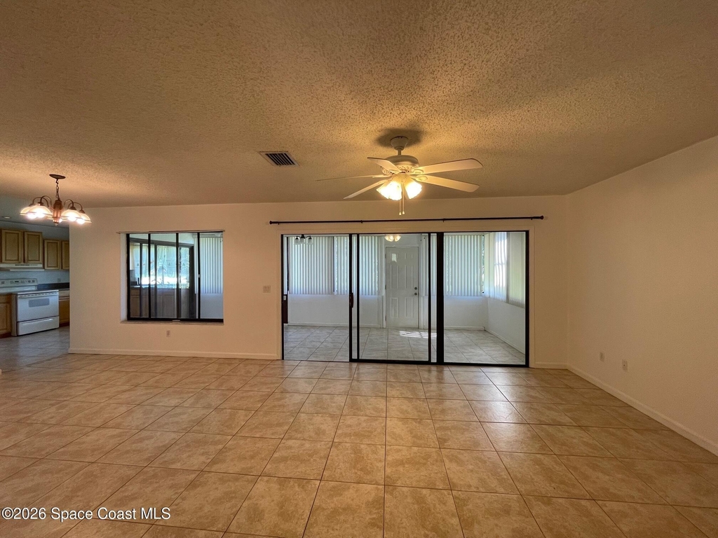 997 Mariposa Drive Ne - Photo 4
