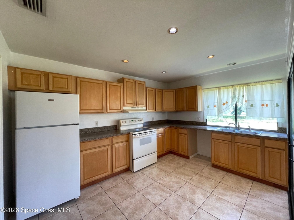 997 Mariposa Drive Ne - Photo 7