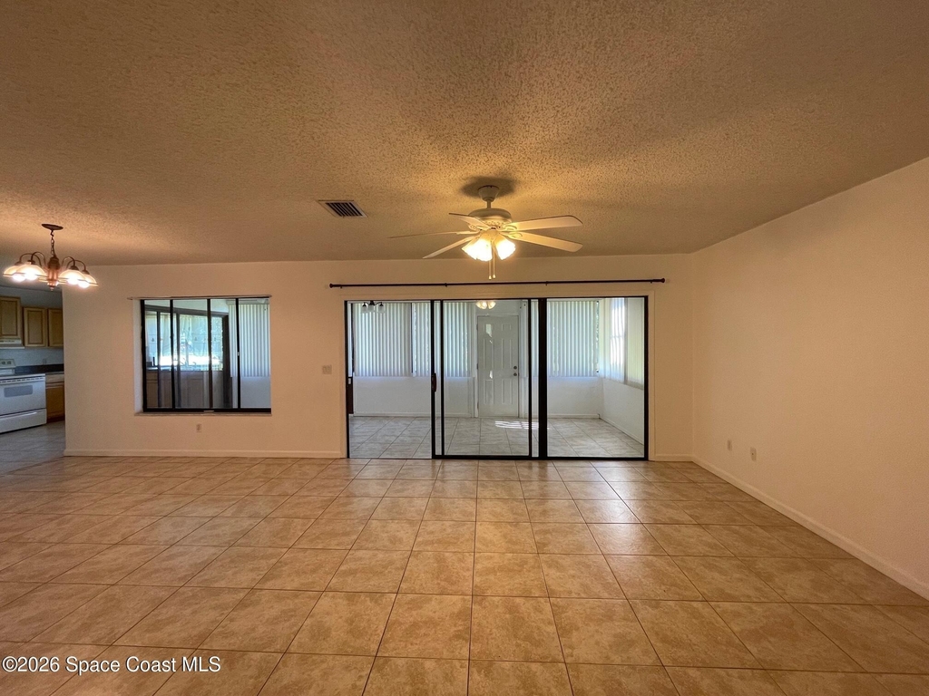 997 Mariposa Drive Ne - Photo 3