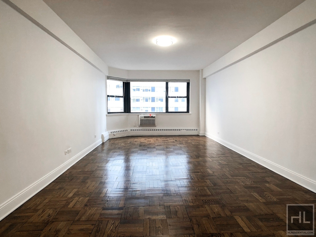 East 69 Street - Photo 1
