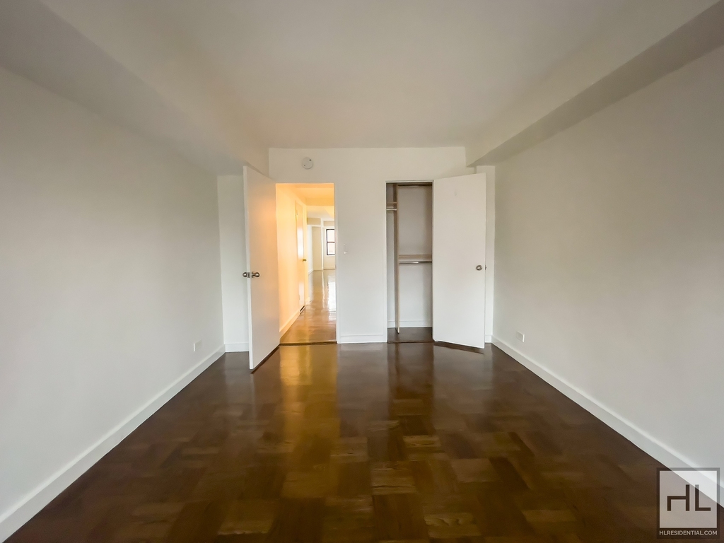 East 63 Street - Photo 5