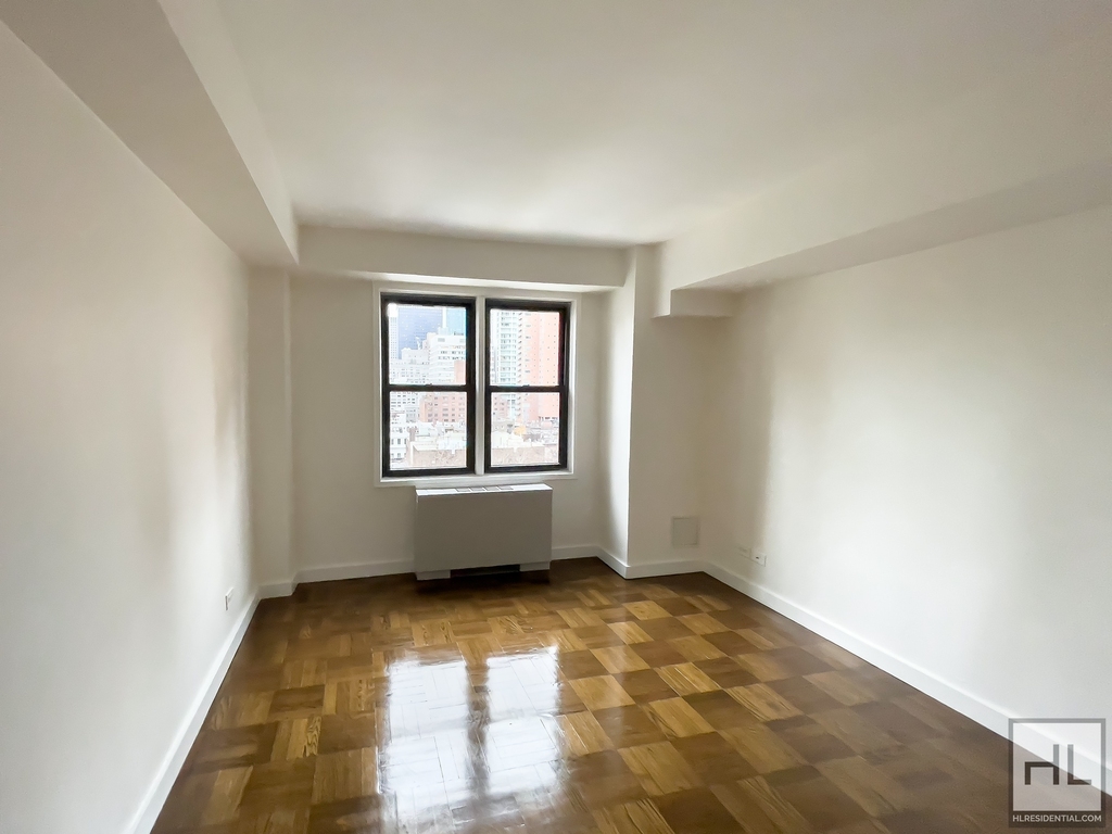 East 63 Street - Photo 4