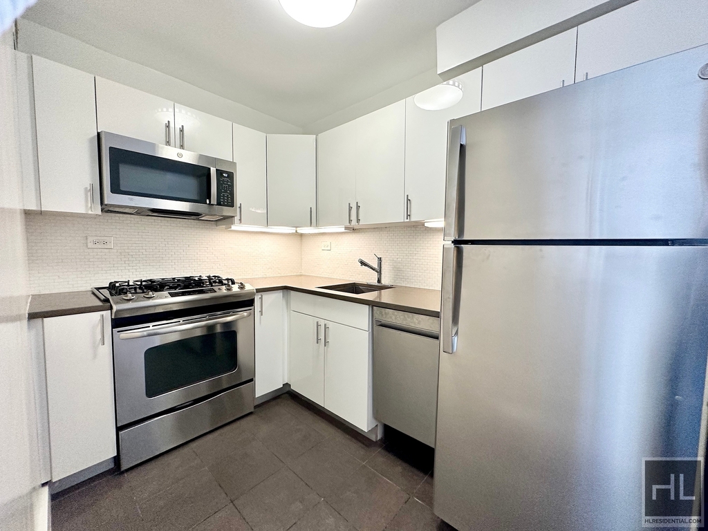 East 63 Street - Photo 7