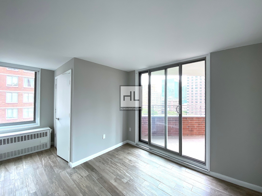 Second Avenue - Photo 1