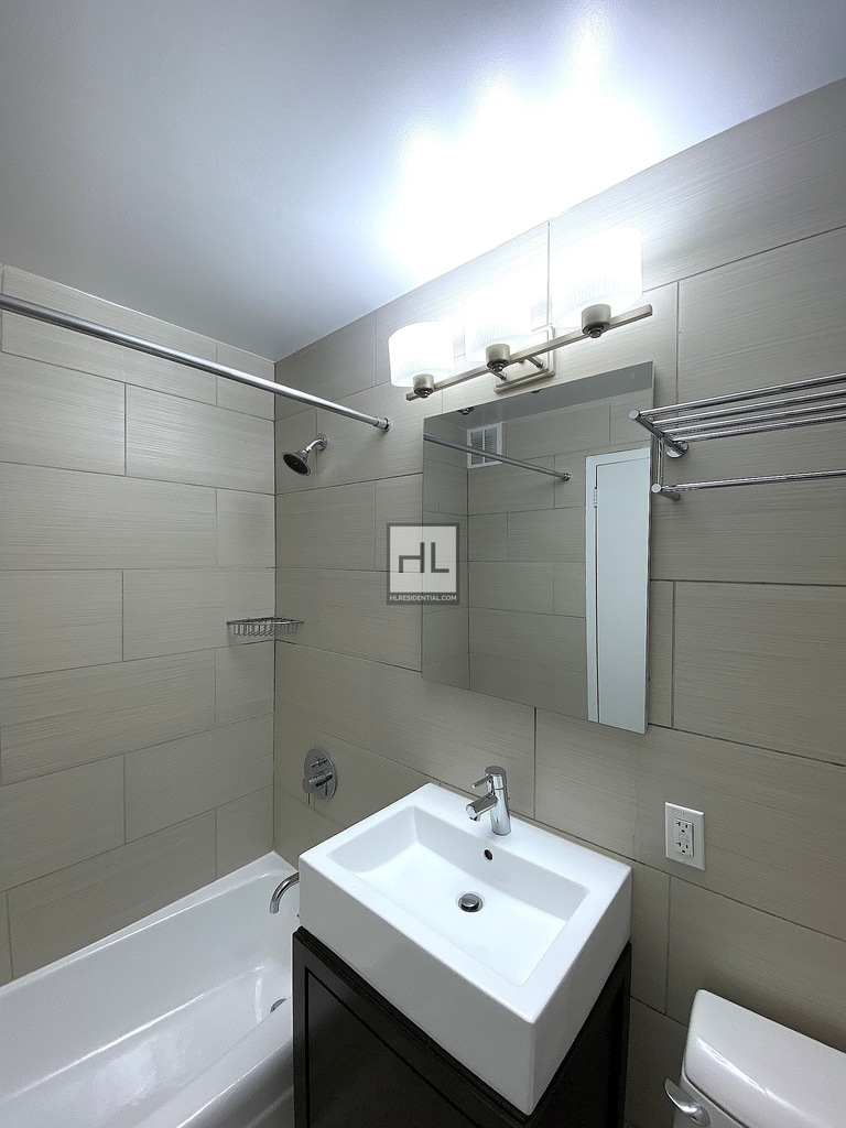 Second Avenue - Photo 3