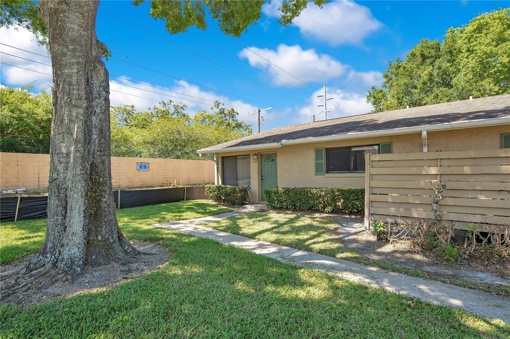 725 Northlake Boulevard - Photo 2