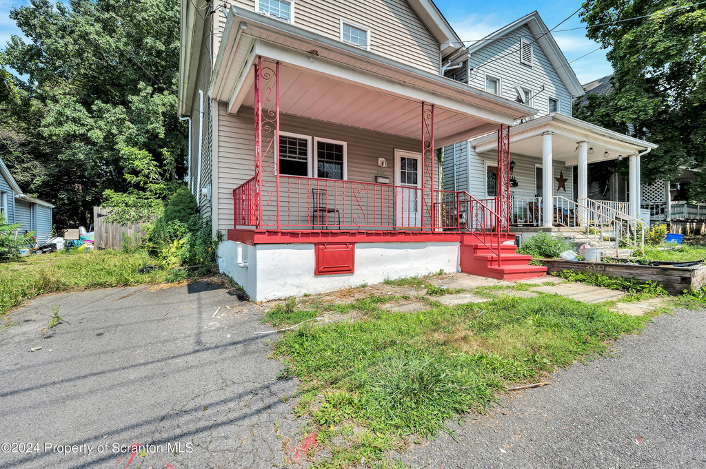 630 E Lackawanna Avenue - Photo 1