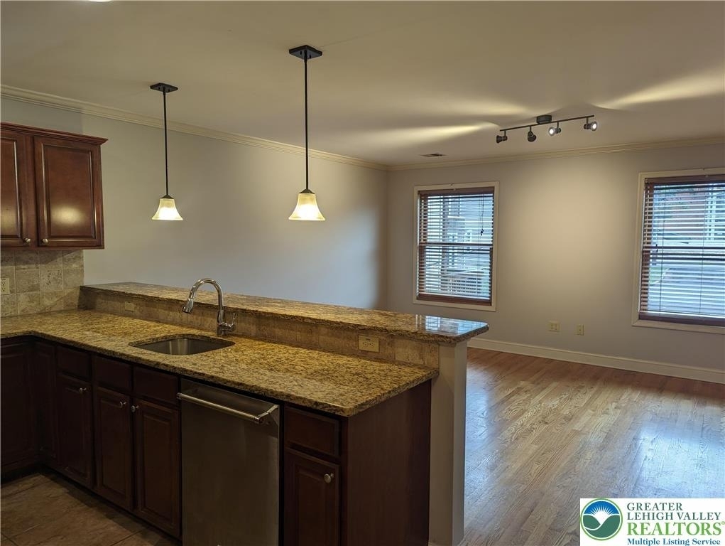 128 W 4th Street - Photo 2