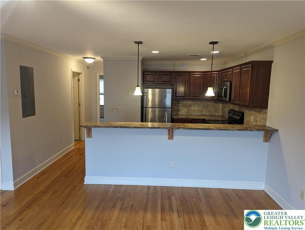 128 W 4th Street - Photo 4