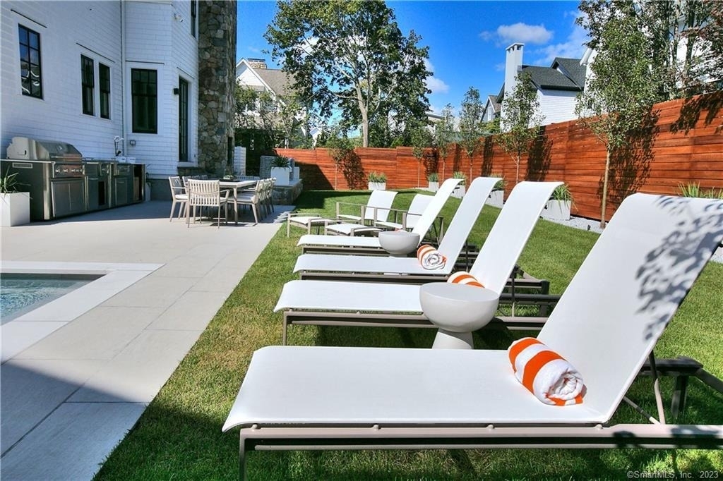 18 Danbury Avenue - Photo 32