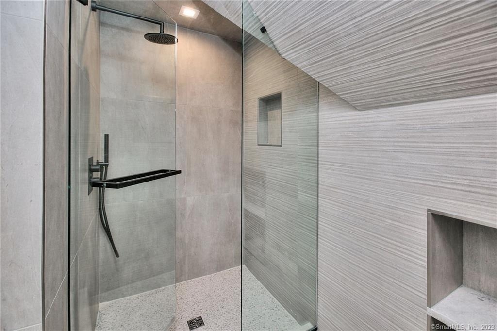 18 Danbury Avenue - Photo 30