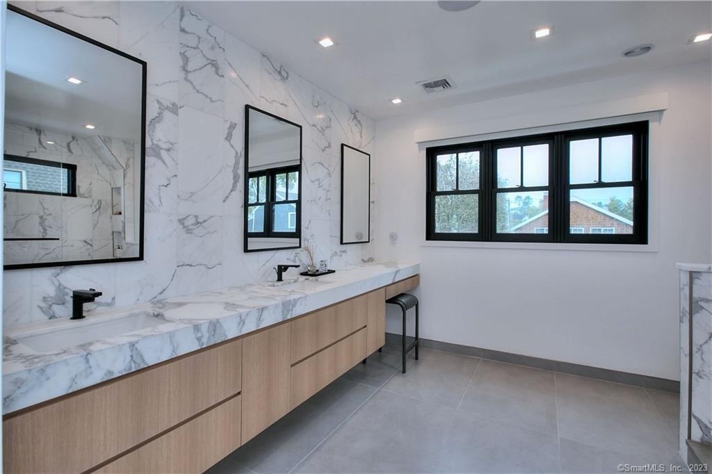 18 Danbury Avenue - Photo 22