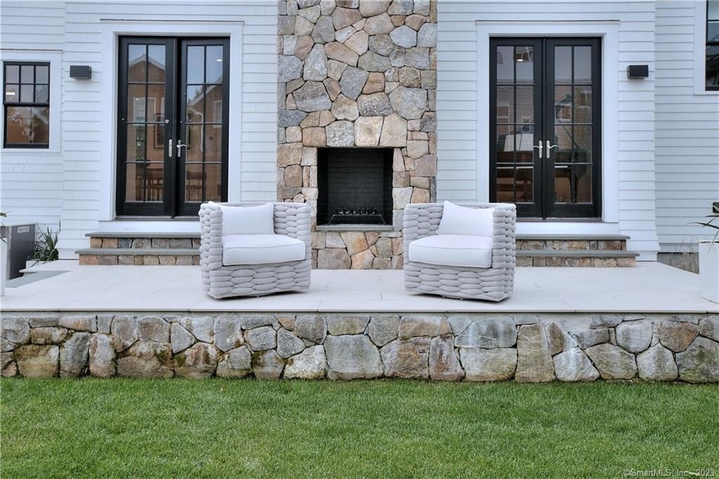 18 Danbury Avenue - Photo 1