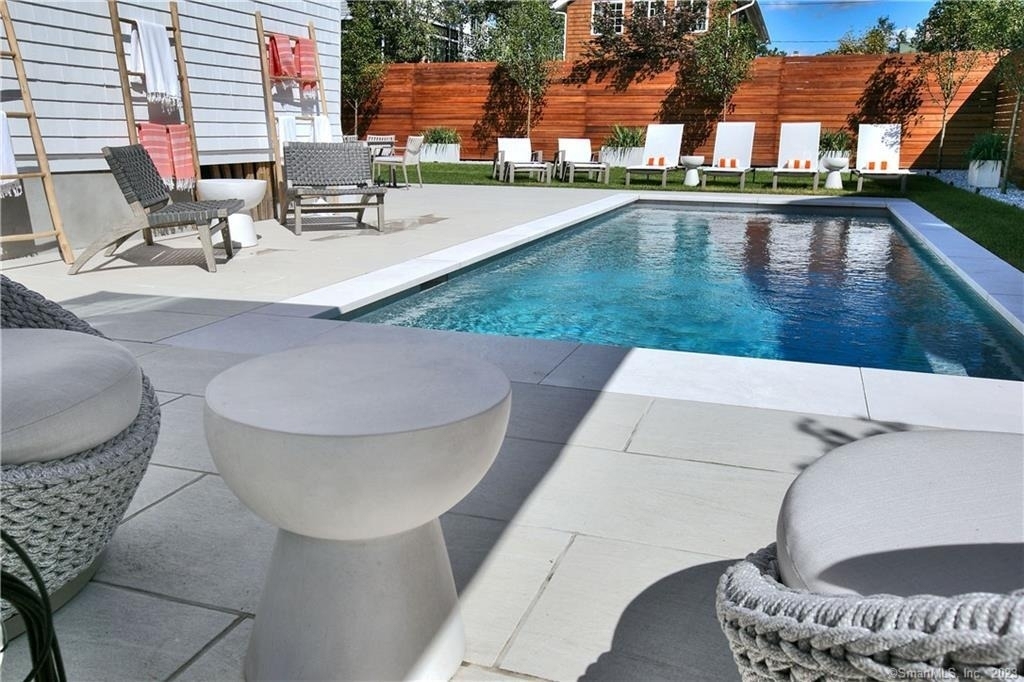 18 Danbury Avenue - Photo 36