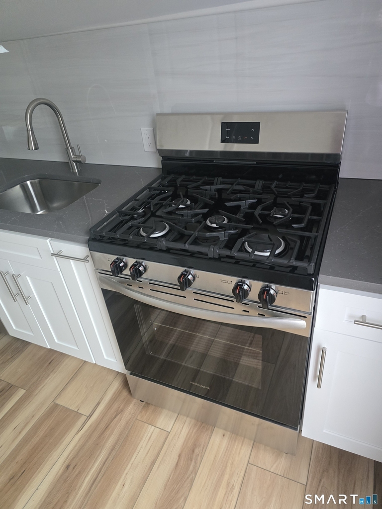530 Jane Street - Photo 2