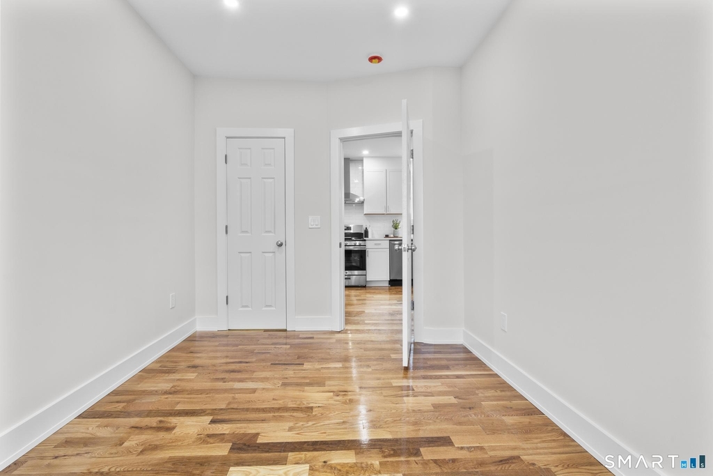 54 Plaza Avenue - Photo 20