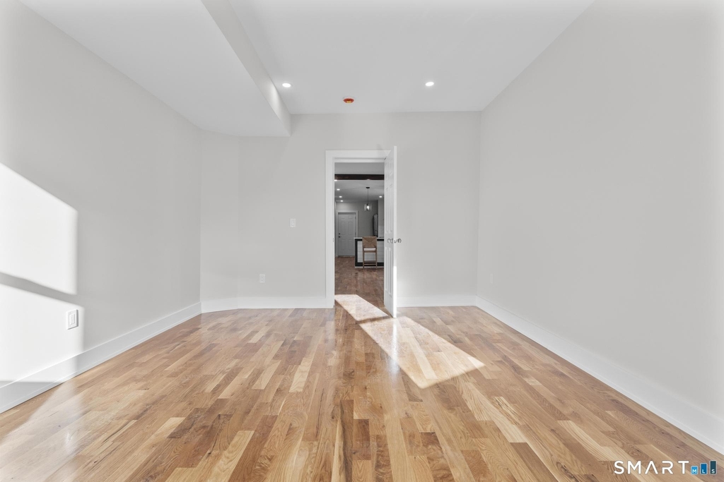 54 Plaza Avenue - Photo 4
