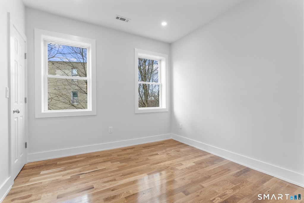 54 Plaza Avenue - Photo 17