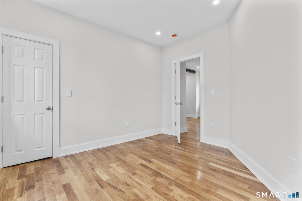 54 Plaza Avenue - Photo 8