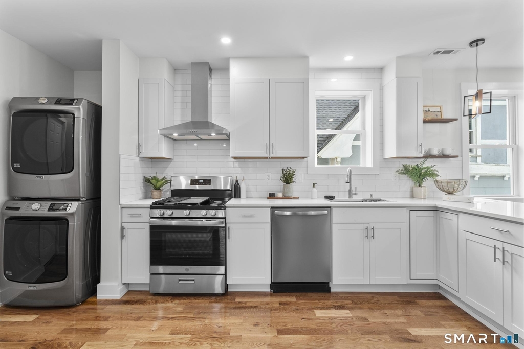 54 Plaza Avenue - Photo 15