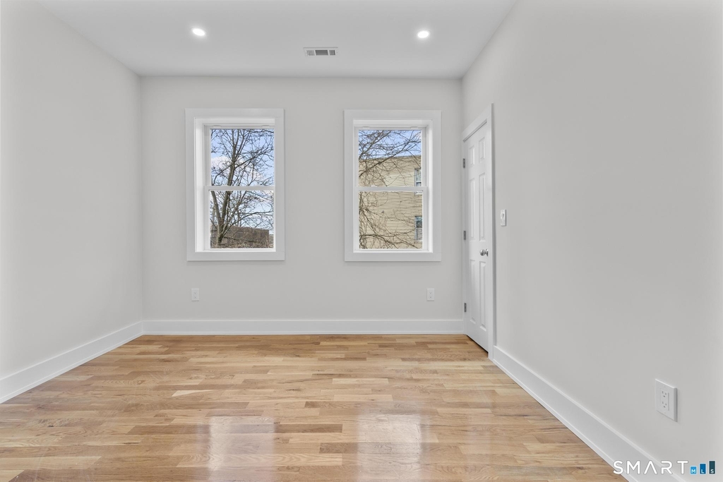54 Plaza Avenue - Photo 7