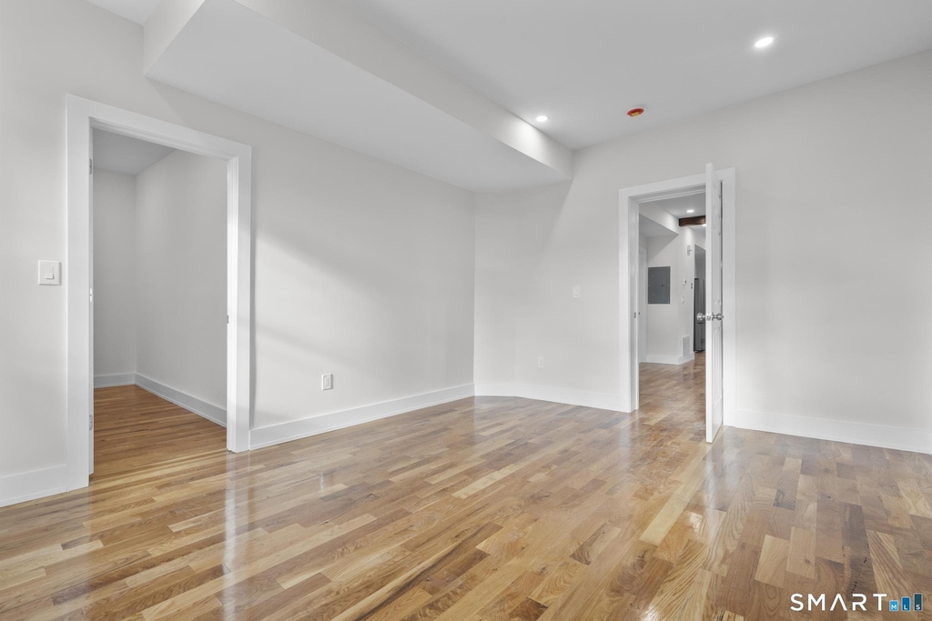 54 Plaza Avenue - Photo 5