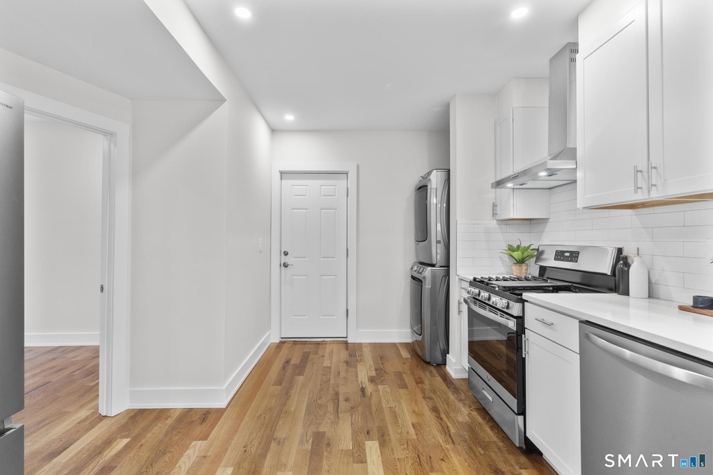 54 Plaza Avenue - Photo 14