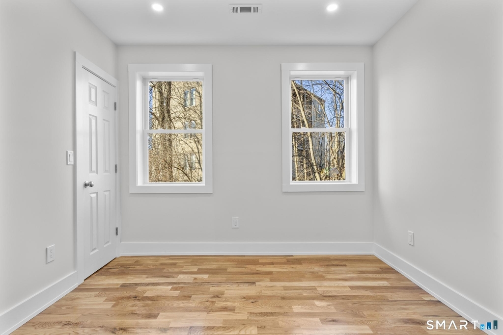54 Plaza Avenue - Photo 18
