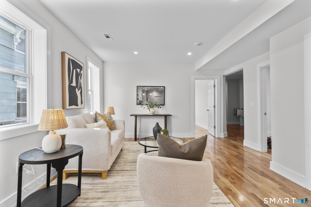 54 Plaza Avenue - Photo 5