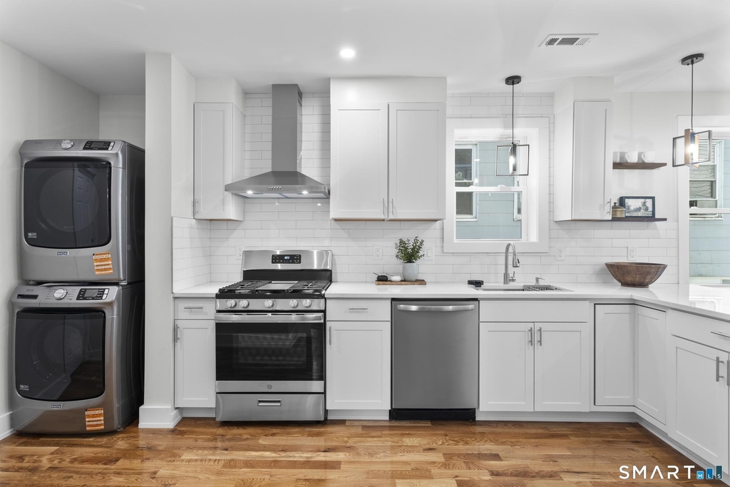 54 Plaza Avenue - Photo 14