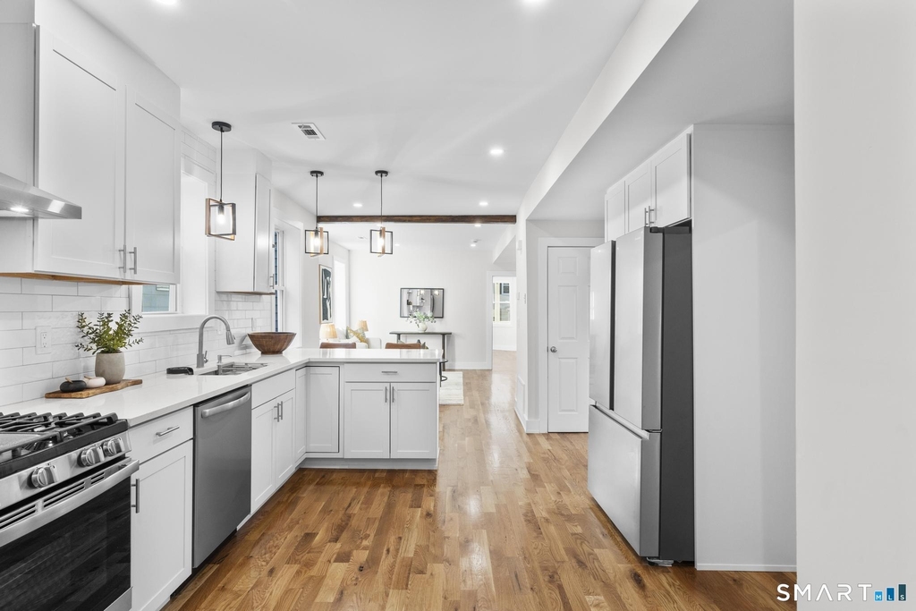 54 Plaza Avenue - Photo 15
