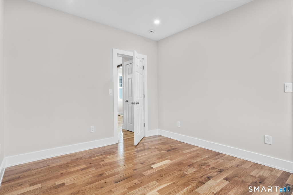 54 Plaza Avenue - Photo 19