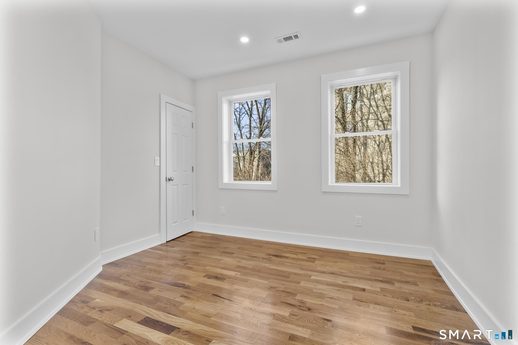 54 Plaza Avenue - Photo 6