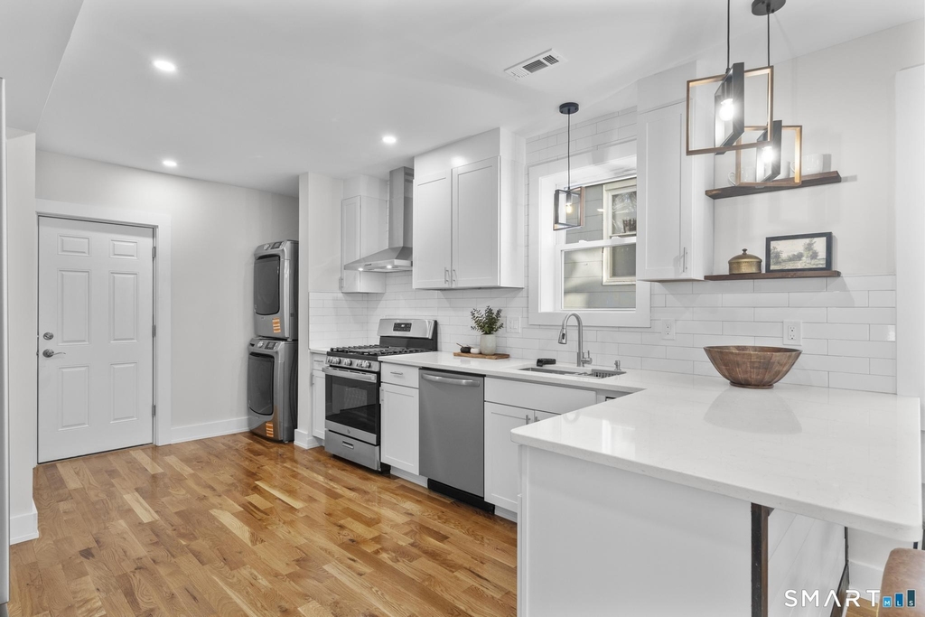 54 Plaza Avenue - Photo 12