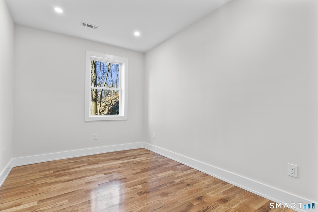 54 Plaza Avenue - Photo 16