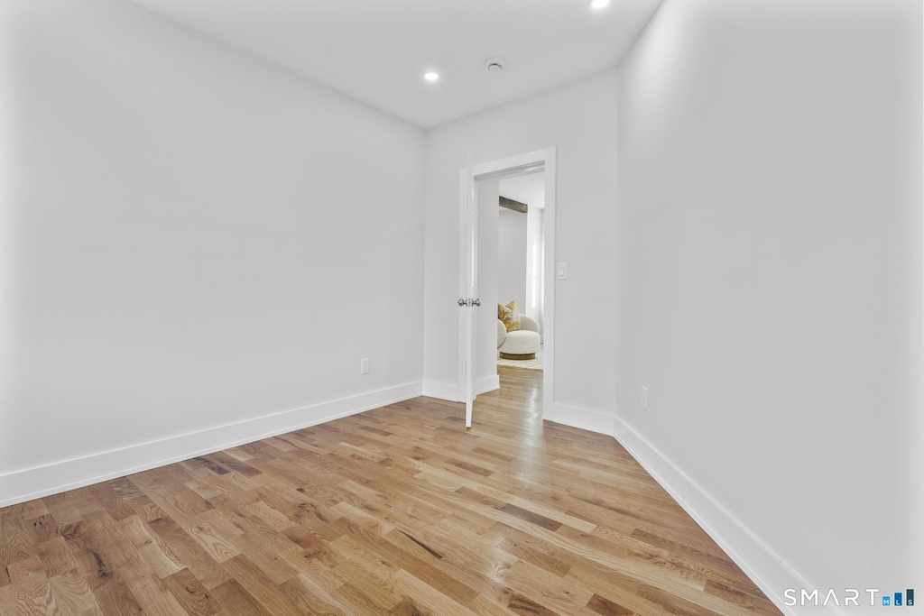 54 Plaza Avenue - Photo 7